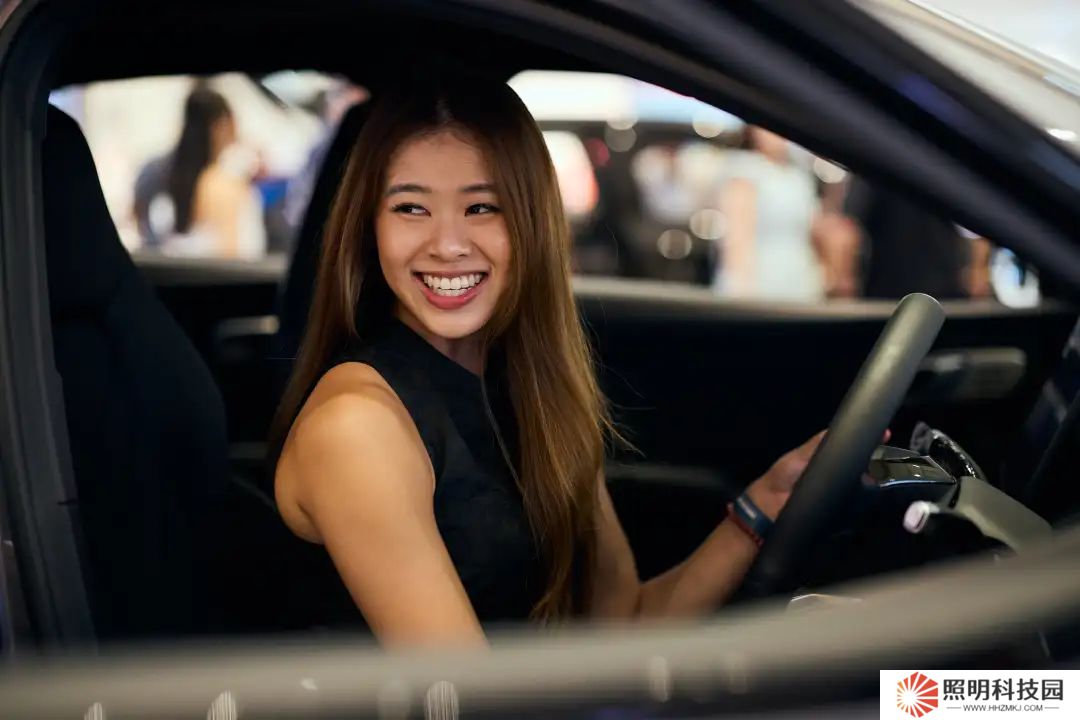 哪吒汽車：哪吒 X / AYA 在新加坡上市，新門店不久后將在該國(guó)開(kāi)業(yè)