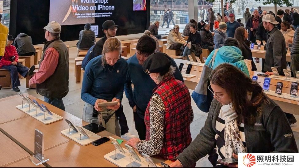 關(guān)稅陰影下美國人恐慌性搶購 iPhone，蘋果周末銷售額遠(yuǎn)高于往年同期