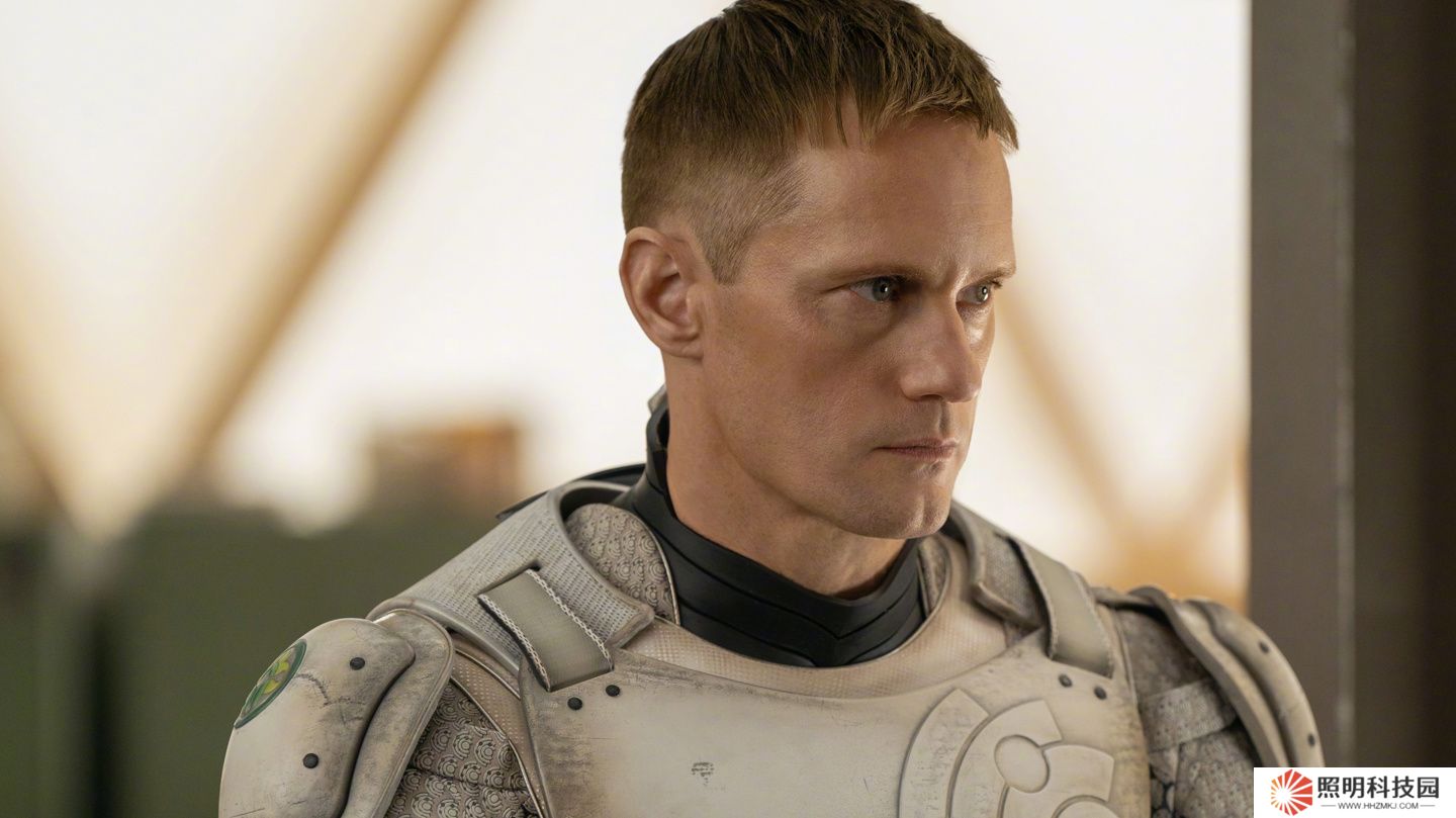 科幻劇《殺戮人機》首曝預告發(fā)布：亞歷山大?斯卡斯加德主演，5 月 16 日首播