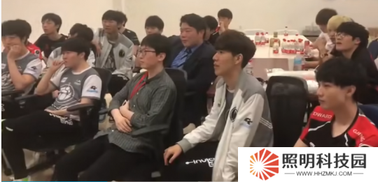 《街霸6》中國(guó)選手給老外補(bǔ)課 就為坑自己人 結(jié)局爽文劇本